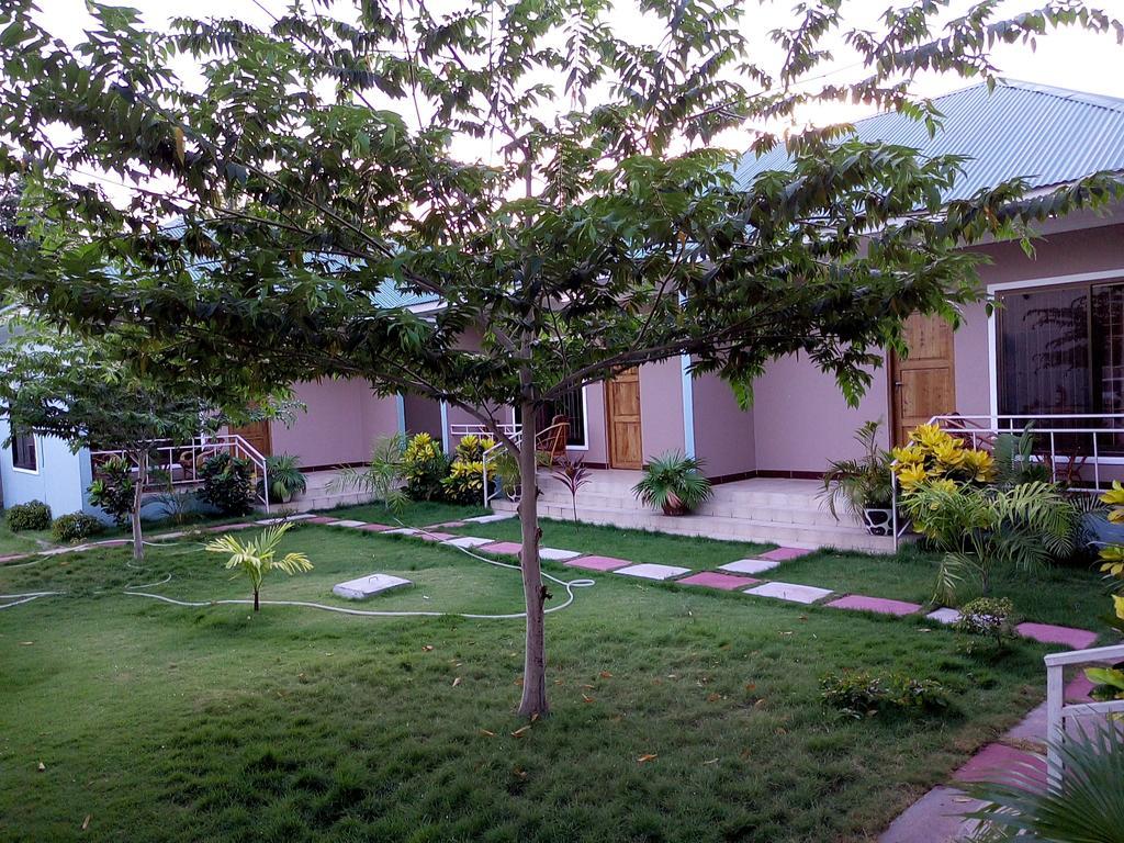 Mara Courtyard Lodge Дар ес Саалам Екстериор снимка