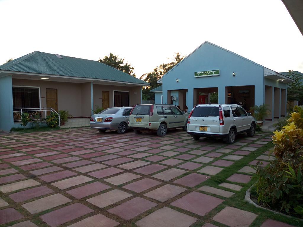 Mara Courtyard Lodge Дар ес Саалам Екстериор снимка
