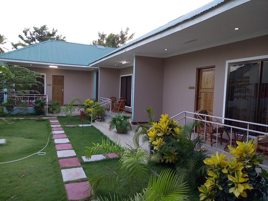 Mara Courtyard Lodge Дар ес Саалам Екстериор снимка