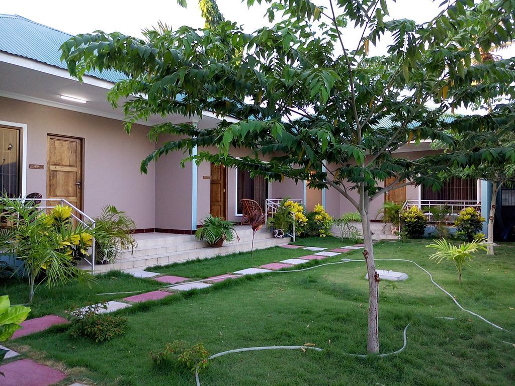Mara Courtyard Lodge Дар ес Саалам Екстериор снимка