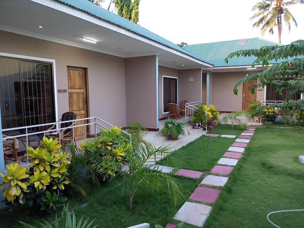 Mara Courtyard Lodge Дар ес Саалам Екстериор снимка