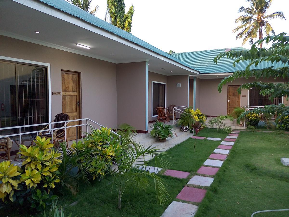 Mara Courtyard Lodge Дар ес Саалам Стая снимка